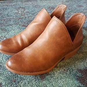 Universal Threads Low Slip-On Bootie